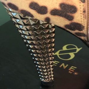 Leopard print booties!